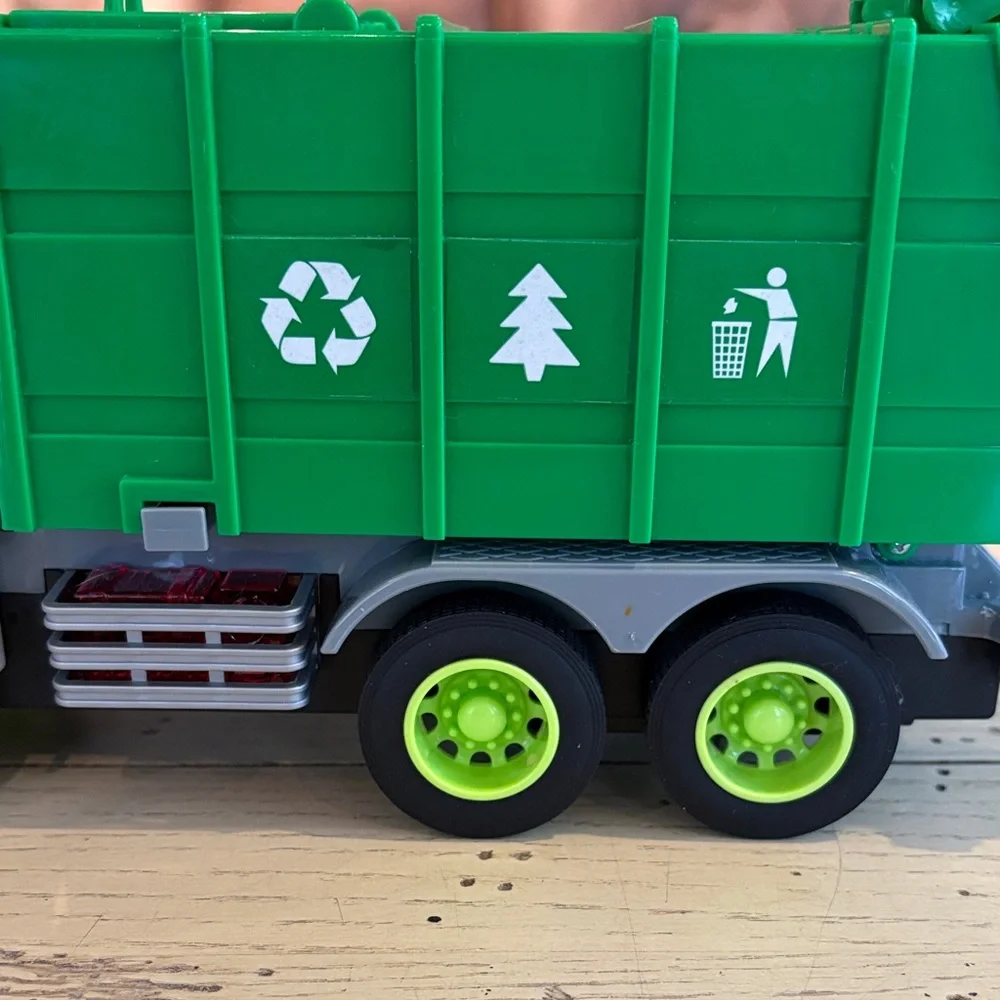 Maxx Action Lights/Sounds Revving Waste Removal Recycling Truck Toy - Picture 6 of 16
